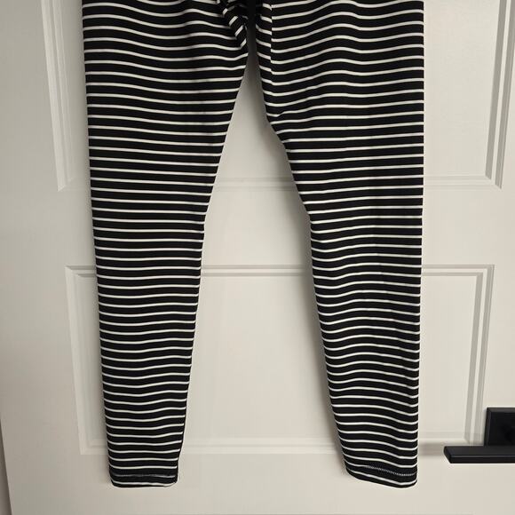 Women's Scorpio Sol Black & White High Waisted Athletic Leggings - Size Medium - Picture 8 of 10